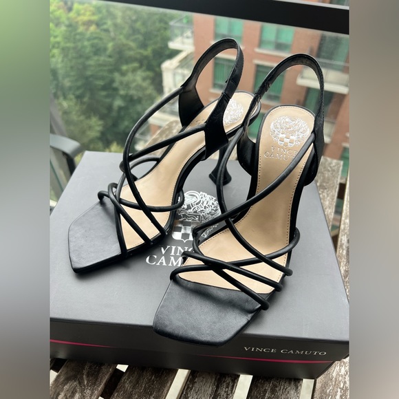 Brand New, Never Worn Vince Camuto Sanda Sandal Heel BLACK SIZE 7.5 - Picture 2 of 8